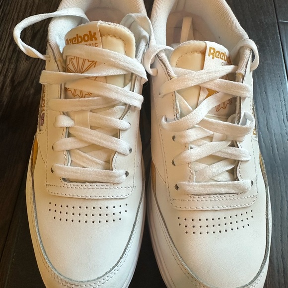 Reebok Women’s Size 8 Double C Revenge - Mint Condition - Picture 2 of 6